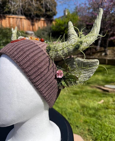 Antlers are poseable, ears are pierceable & bendable. Beanie has an inner plush lining for xtra comfort.